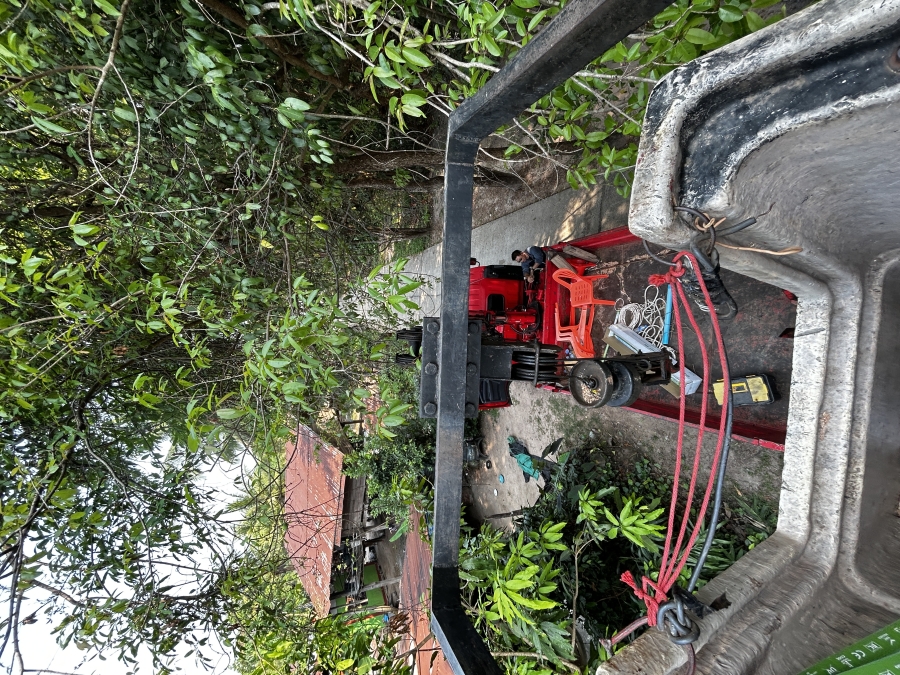 วันพฤหัสบดีที่ 19 มีนาคม 2569 เจ้าหน้าที่องค์การบริหารส่วนตำบลห้วยข่า ได้ออกปฏิบัติหน้าที่ซ่อมแซม/ซ่อมบำรุงระบบไฟฟ้าส่องสว่าง เพื่อแก้ปัญหาและบรรเทาความเดือดร้อนของประชาชนในเขตพื้นที่ตำบลห้วยข่า บ้านหนองหว้าพัฒนา หมู่ที่ 18 ตำบลห้วยข่า อำเภอบุณฑริก