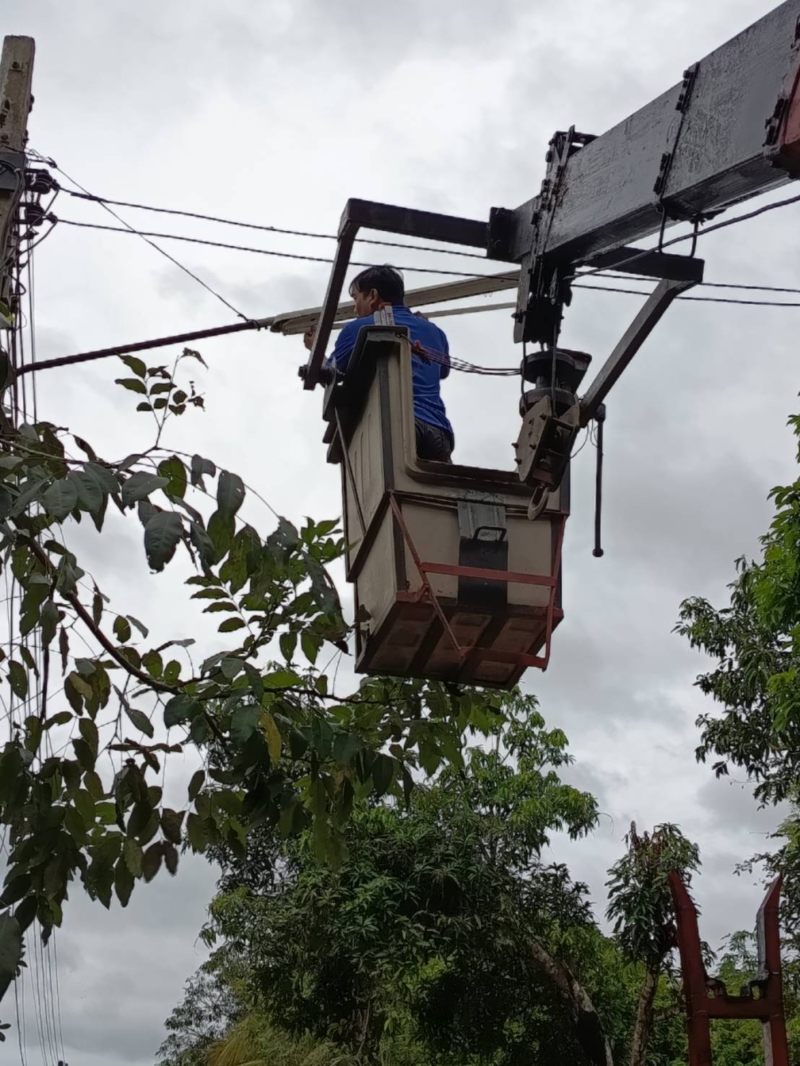 วันอังคารที่ 28 ตุลาคม 2568 เจ้าหน้าที่องค์การบริหารส่วนตำบลห้วยข่า ได้ออกปฏิบัติหน้าที่ซ่อมแซม/ซ่อมบำรุงระบบไฟฟ้าส่องสว่าง เพื่อแก้ปัญหาและบรรเทาความเดือดร้อนของประชาชนในเขตพื้นที่ตำบลห้วยข่า