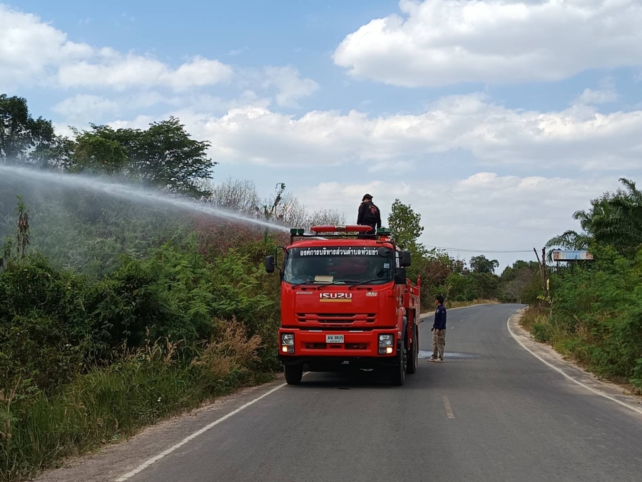 วันพฤหัสบดีที่ 5 กุมภาพันธ์ 2569 สิบเอกปิยวัฒน์ วริสาร นักป้องกันและบรรเทาสาธารณภัยชำนาญการ พร้อมเจ้าหน้าที่องค์การบริหารส่วนตำบลห้วยข่า ออกปฏิบัติหน้าที่ดับไฟไหม้ก่อไผ่และสวนยางพารา เพื่อแก้ปัญหาและบรรเทาความเดือดร้อนของประชาชนในเขตพื้นที่ตำบล