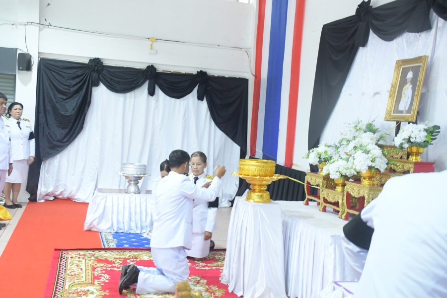 วันเสาร์ที่ 13 มิถุนายน 2569 เวลา 10.00 น . - 12.00 น. นายสมาน ต้นเกษ นายกองค์การบริหารส่วนตำบลห้วยข่า พนักงานส่วนตำบลและพนักงานจ้างขององค์การบริหารส่วนตำบลห้วยข่า ร่วมพิธีสรงน้ำพระศพ และลงนามถวายความอาลัยเบื้องหน้าพระรูปสมเด็จพระเจ้าลูกเธอ