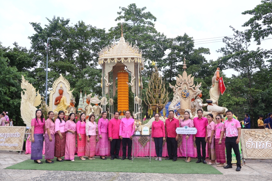 วันอังคารที่ 15 กรกฎาคม 2568 นายไชยา หาญสมุทร นายกองค์การบริหารส่วนตำบลห้วยข่า พนักงานส่วนตำบลและพนักงานจ้างขององค์การบริหารส่วนตำบลห้วยข่า ร่วมงานประเพณีแห่เทียนพรรษา อำเภอบุณฑริก