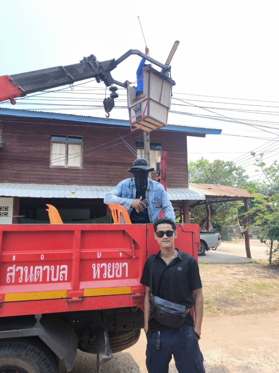 วันพฤหัสบดีที่ 23 เมษายน 2569 นายสิทธิชัย ศุภผลา นายช่างไฟฟ้าปฏิบัติงาน พร้อมเจ้าหน้าที่องค์การบริหารส่วนตำบลห้วยข่า ออกปฏิบัติหน้าที่ซ่อมแซม/ซ่อมบำรุงระบบไฟฟ้าส่องสว่าง เพื่อบรรเทาความเดือดร้อนของประชาชนในพื้นที่ตำบลห้วยข่า บ้านแก้งสมบูรณ์ หมู่ที่ 9