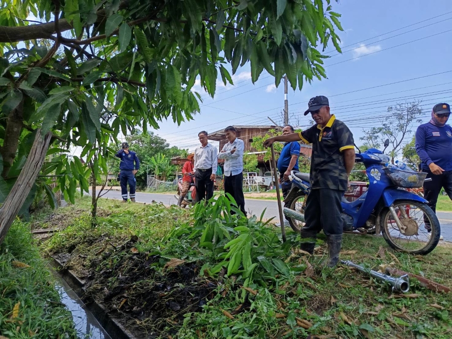 วันศุกร์ที่ 13 มีนาคม 2569 นายสมาน ต้นเกษ นายกองค์การบริหารส่วนตำบลห้วยข่า ประธานสภาองค์การบริหารส่วนตำบลห้วยข่า พร้อมเจ้าหน้าที่องค์การบริหารส่วนตำบลห้วยข่า ออกปฏิบัติหน้าที่นำรถน้ำออกฉีดล้างคลองระบายน้ำ