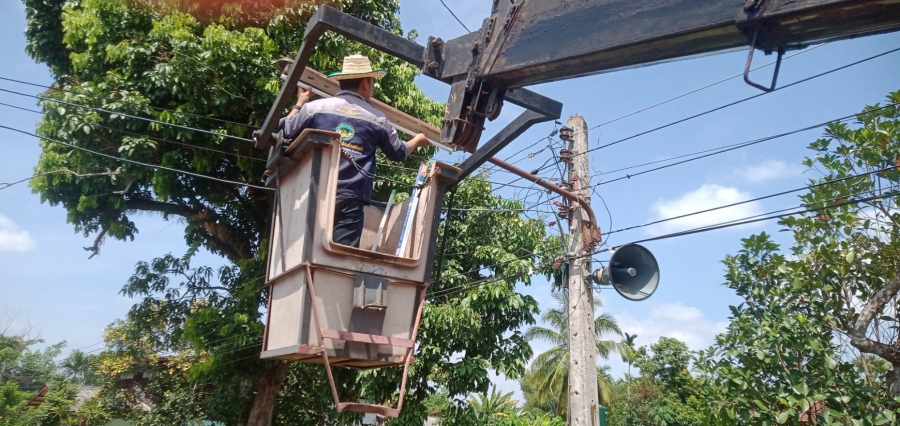 วันอังคารที่ 23 พฤษภาคม 2566 เจ้าหน้าที่องค์การบริหารส่วนตำบลห้วยข่าได้ออกปฏิบัติการซ่อมแซม/ซ่อมบำรุงไฟฟ้าส่องสว่าง เพื่อแก้ปัญหาและบรรเทาความเดือดร้อนของประชาชนในเขตพื้นที่ตำบลห้วยข่า