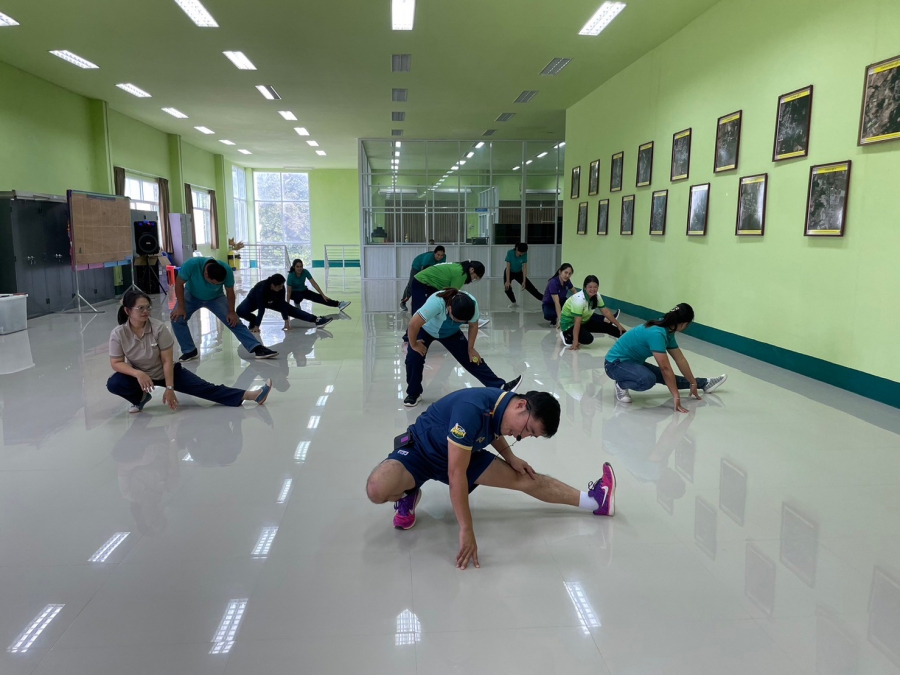 ร่วมกิจกรรมเต้นแอโรบิคออกกำลังกายและเต้นบาสโลบเพื่อสุขภาพ ณ องค์การบริหารส่วนตำบลห้วยข่า