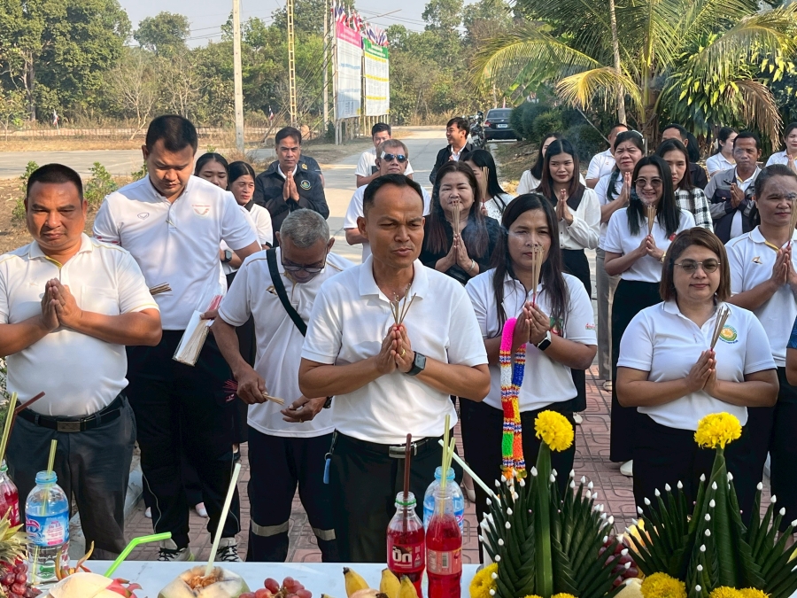 วันศุกร์ที่ 6 กุมภาพันธ์ 2569 นายปุญญพัฒน์ โชตินอก ปลัดองค์การบริหารส่วนตำบล ปฏิบัติหน้าที่ นายกองค์การบริหารส่วนตำบลห้วยข่า พร้อมคณะผู้บริหาร พนักงานส่วนตำบลและพนักงานจ้างขององค์การบริหารส่วนตำบลห้วยข่า ไหว้ศาลพระภูมิและศาลตายายเพื่อ