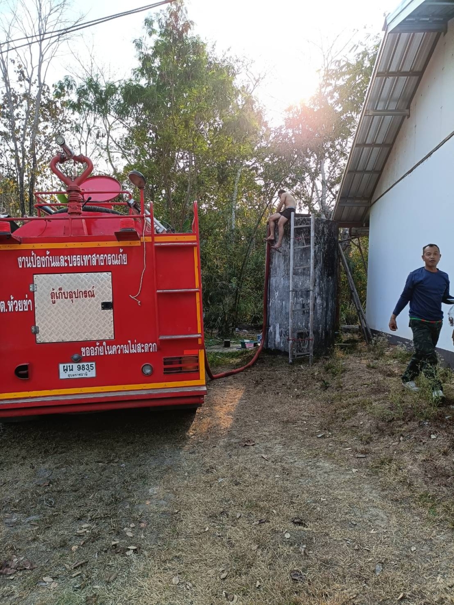 วันอังคารที่ 17 กุมภาพันธ์ 2569 สิบเอกปิยวัฒน์ วริสาร นักป้องกันและบรรเทาสาธารณภัยชำนาญการ พร้อมเจ้าหน้าที่องค์การบริหารส่วนตำบลห้วยข่า ออกส่งน้ำเพื่ออุปโภคบริโภค ที่หน่วยพิทักษ์อุทยานแห่งชาติภูจองนายอย ที่ ภจ.5 (มดง่าม)สำนักบริหารพื้นที่อนุรักษ์