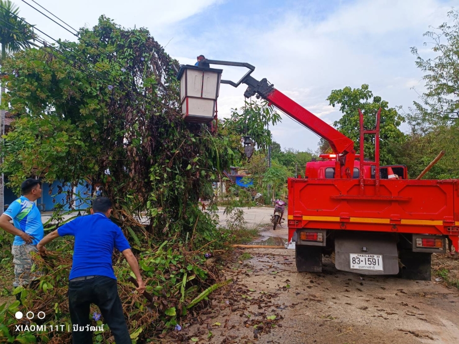 วันพุธที่ 4 มีนาคม 2569 สิบเอกปิยวัฒน์ วริสาร นักป้องกันและบรรเทาสาธารณภัยชำนาญการ พร้อมเจ้าหน้าที่องค์การบริหารส่วนตำบลห้วยข่า ออกไปปฎิบัติหน้าที่ตัดต้นไม้/กิ่งไม้ที่หักโค่นล้มกีดขวางการสัญจรของประชาชน