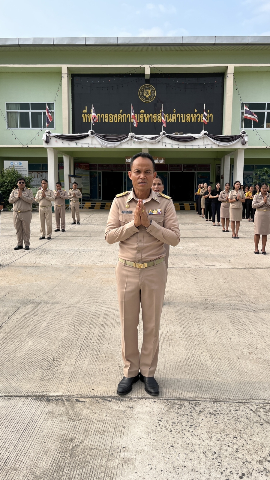 วันจันทร์ที่ 27 เมษายน 2569 นายปุญญพัฒน์ โชตินอก ปลัดองค์การบริหารส่วนตำบลห้วยข่า พร้อมคณะผู้บริหารฯ  พนักงานส่วนตำบลและพนักงานจ้างขององค์การบริหารส่วนตำบลห้วยข่า
