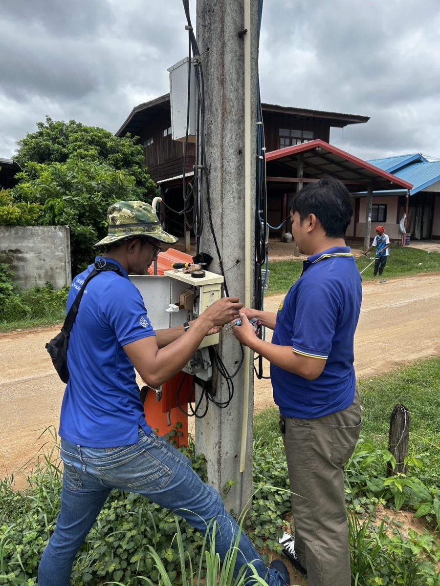 วันศุกร์ที่ 30 พฤษภาคม 2568 เจ้าหน้าที่องค์การบริหารส่วนตำบลห้วยข่า ออกปฏิบัติหน้าที่ซ่อมแซม/ซ่อมบำรุงระบบไฟฟ้าส่องสว่างตามหมู่บ้าน เพื่อบรรเทาความเดือดร้อนของประชาชนในพื้นที่ตำบลห้วยข่า ณ บ้านคำบาก หมู่ที่ 6 และคำแสนสุข หมู่ที่ 20 ตำบลห้วยข่า